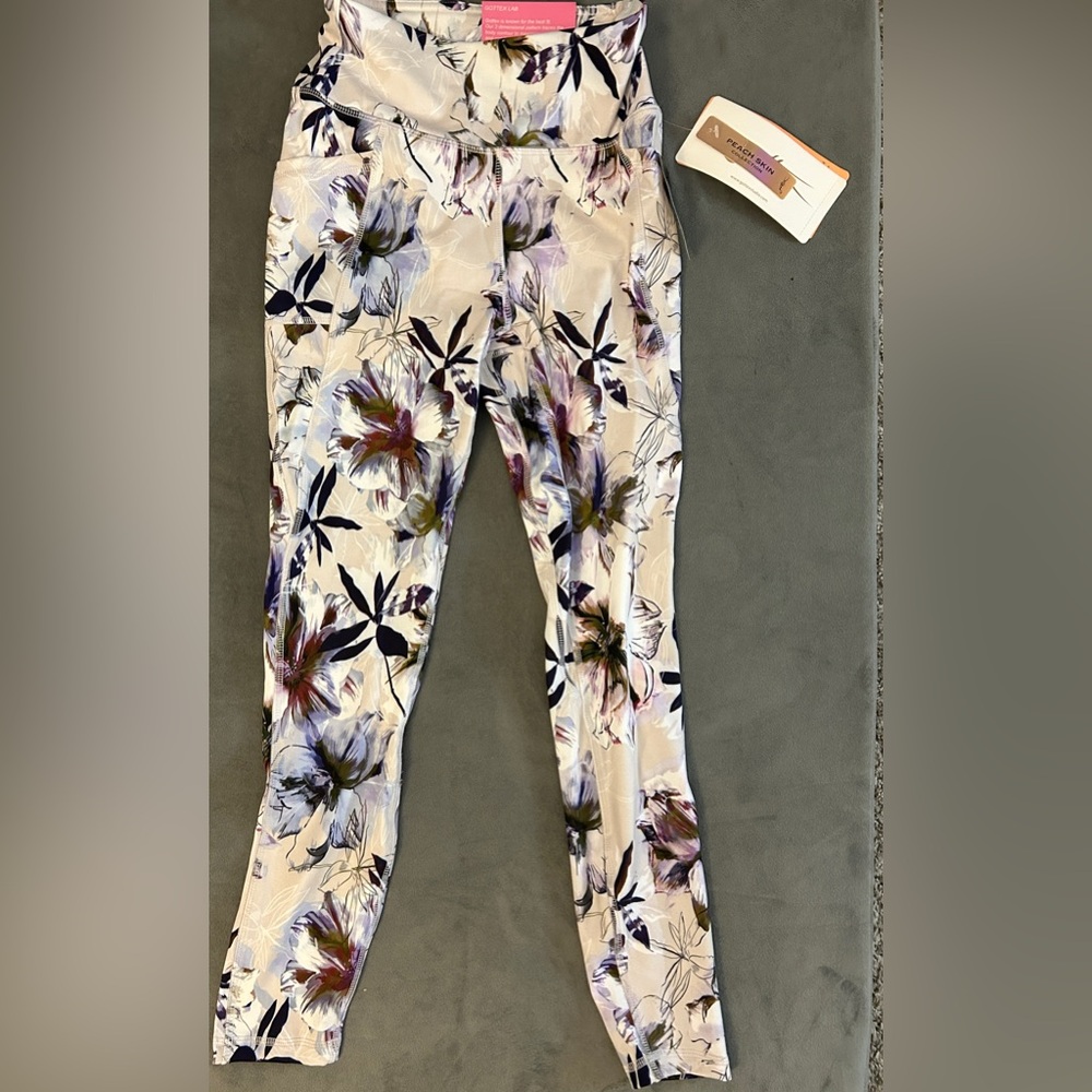 gottexstudio xs floral leggings.
New, never worn
Originally $80